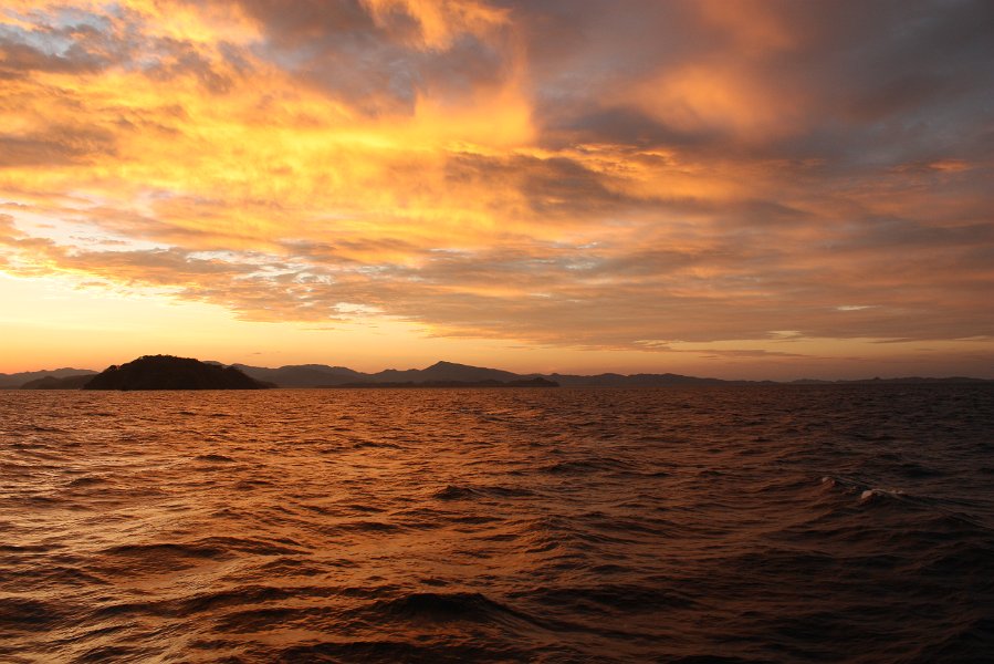 Pacific coast at Costa Rica Pazifik Kueste vor Costa Rica.jpg